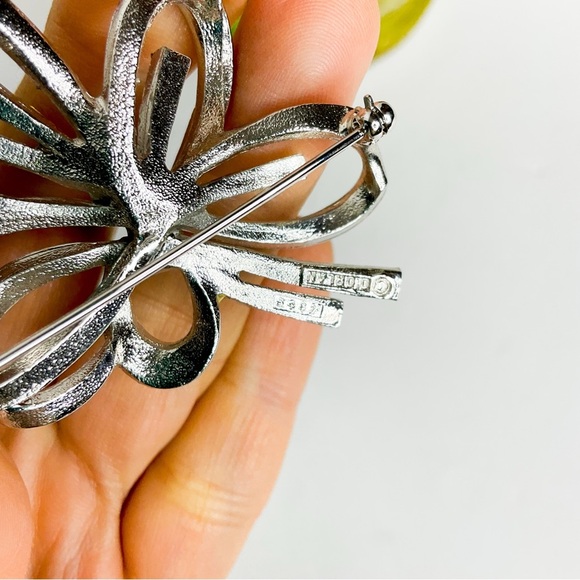 Vintage Elegant Silver Costume Bow Brooch - Picture 5 of 5